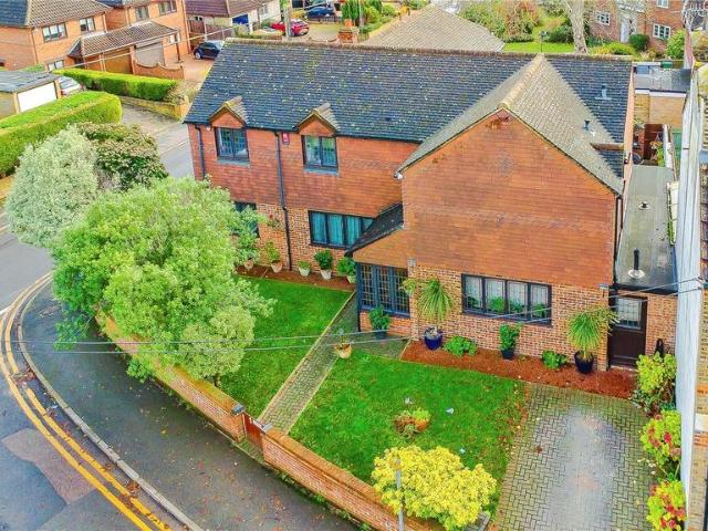 House for sale in The Butts, Kent