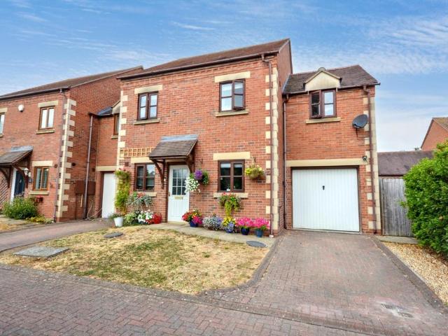 House for sale in Crookhill, Worcestershire