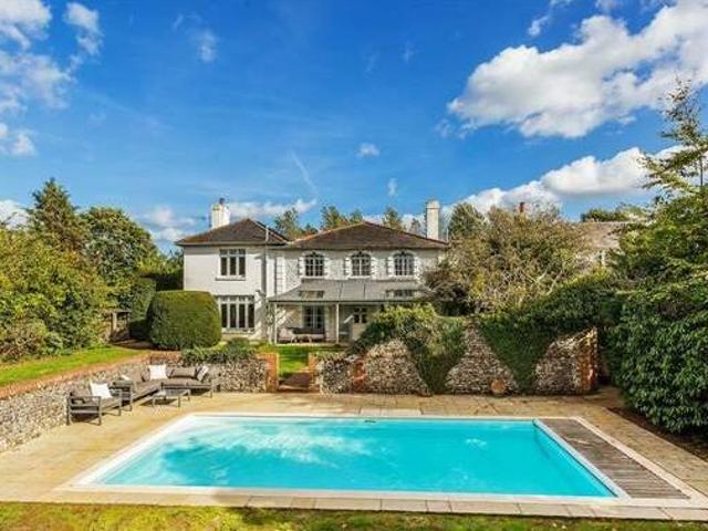 House for rent in Surrey, England