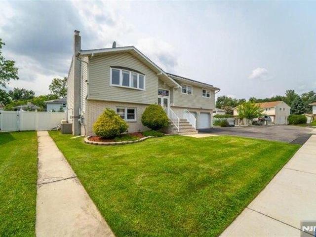 House for sale in Little Ferry, New Jersey