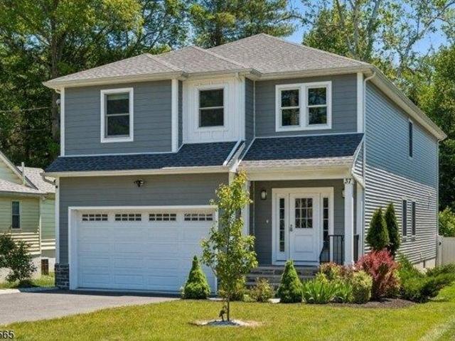 House for sale in Northfield, Livingston
