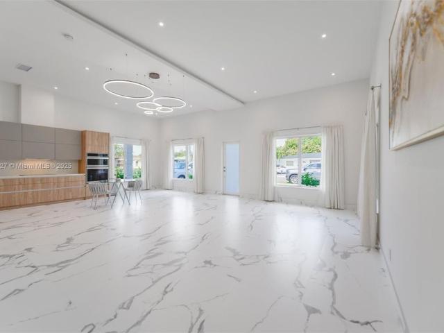 Villa for rent in Hallandale