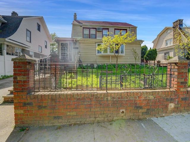 Detached House for sale in Queens, Arverne