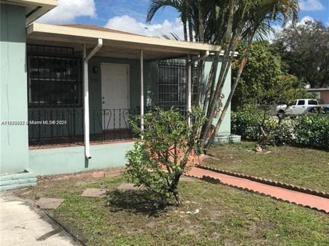 Villa for sale in Hialeah