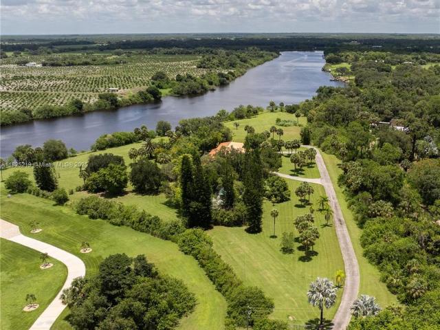 Villa for sale in Labelle