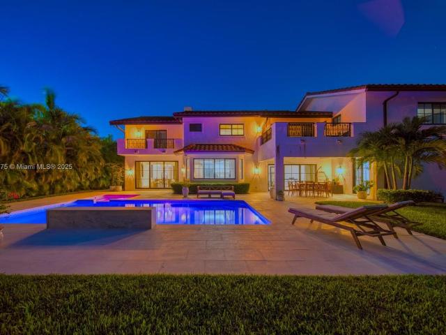 Villa for sale in Miami