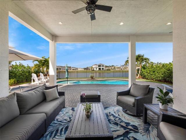 Villa for sale in Palm Beach