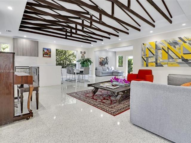 Villa for sale in Surfside