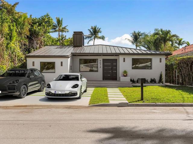 Villa for sale in Surfside