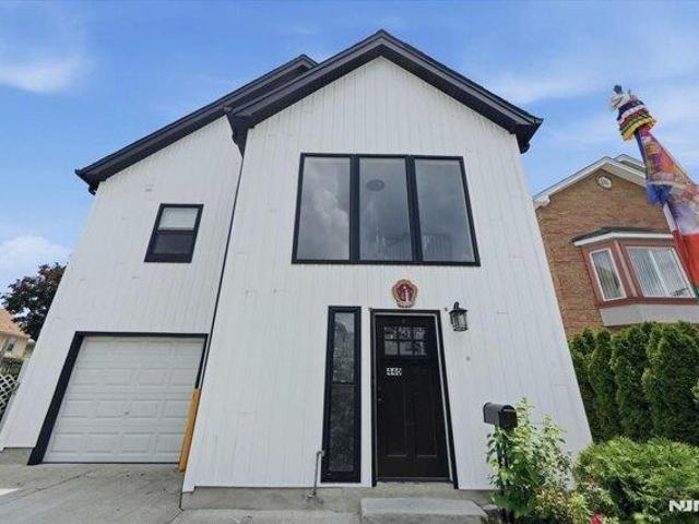 House for sale in Lyndhurst, New Jersey
