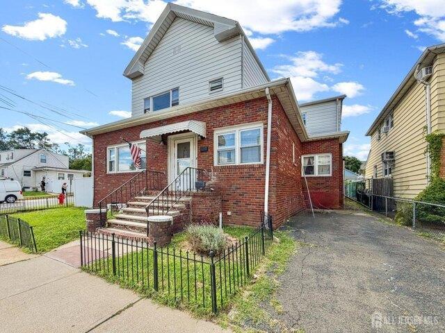 House for sale in Lyndhurst, New Jersey