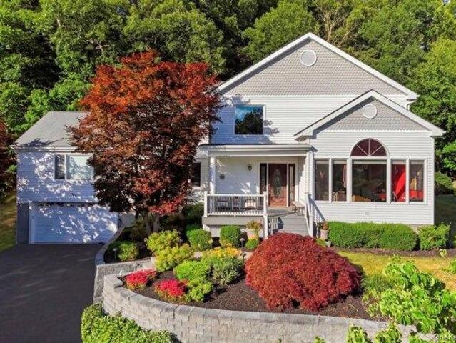 House for sale in Baldwin Place, New York