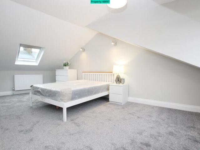 Maisonette for rent in Cat Hill