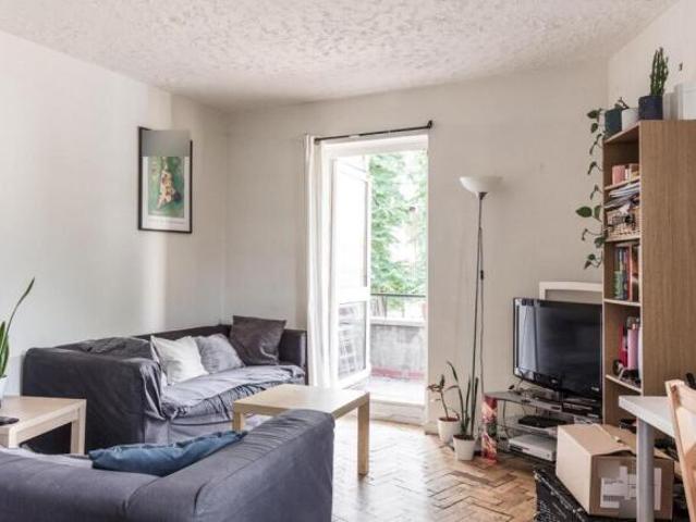Maisonette for rent in Cat Hill
