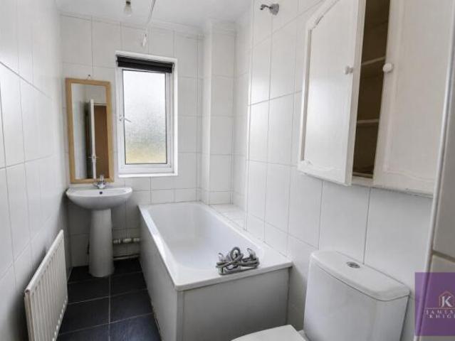 Maisonette for rent in Cat Hill, England
