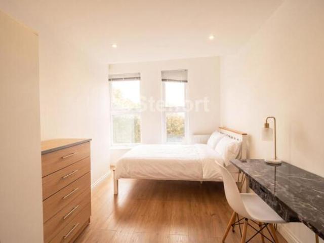 Maisonette for rent in Cat Hill
