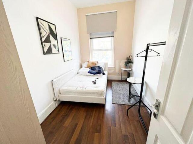 Maisonette for rent in Cat Hill