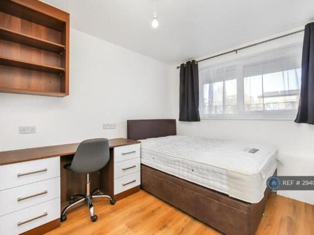 Maisonette for rent in Cat Hill