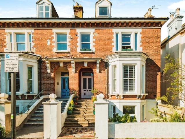 Flat for sale in Aldrington