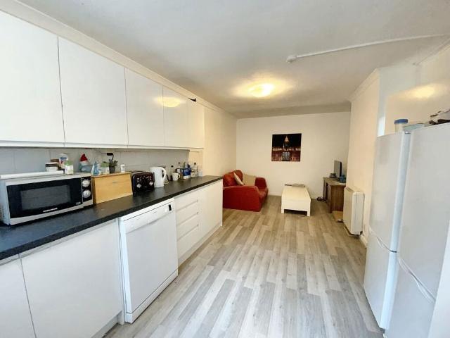 Flat for sale in High Wycombe, Totteridge