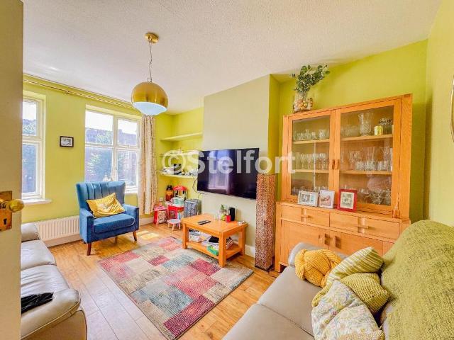 Flat for sale in Muswell Hill, Greater London