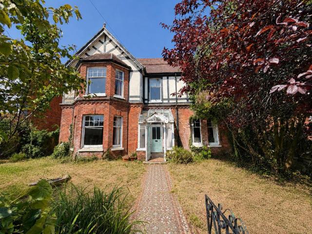 Flat for sale in Binstead, Ryde