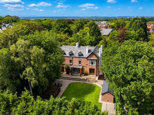 Flat for sale in Calderstones
