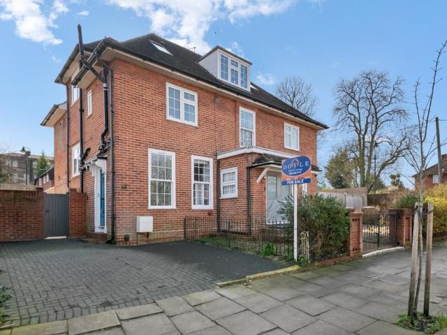 Flat for sale in London Borough of Ealing, Hanwell