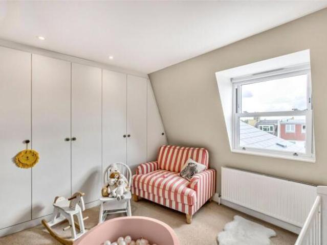 Maisonette for sale in Furzedown, Greater London