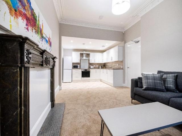 Flat for rent in Hillside, Leith
