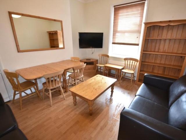 House for rent in Navestock Side, Essex