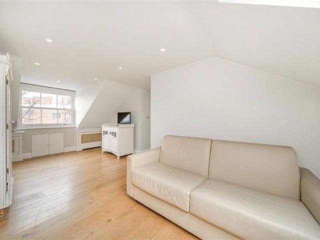 House for rent in Royal Borough of Kensington and Chelsea, Greater London