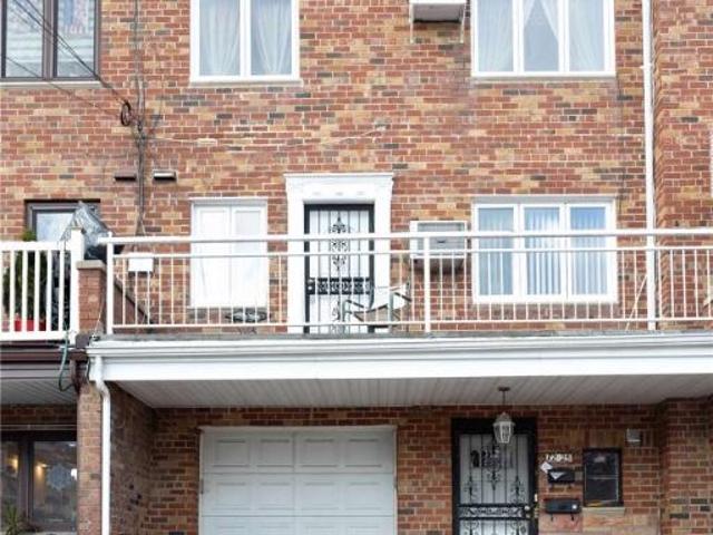 Townhouse for sale in Maspeth