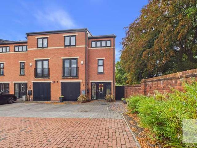 Townhouse for sale in Bury, Greater Manchester