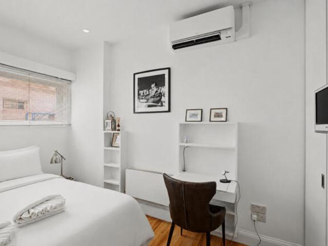 Townhouse for rent in Kensington, Calderstones