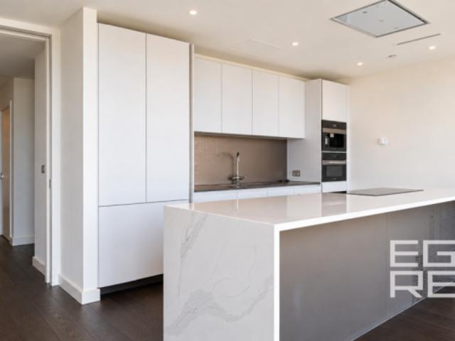 Townhouse for sale in Lyons, Greater London