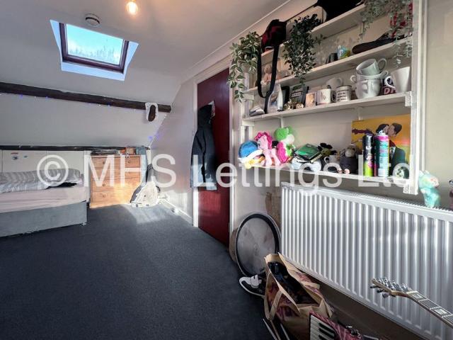 Room for rent in Hyde Park, West Yorkshire