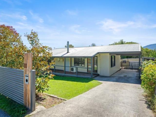 House for sale in Victoria