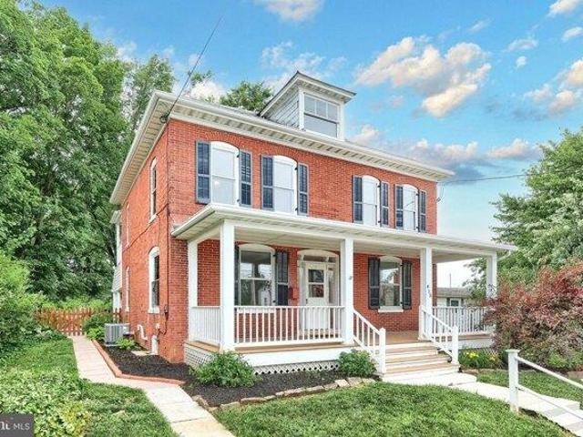 House for sale in New Oxford