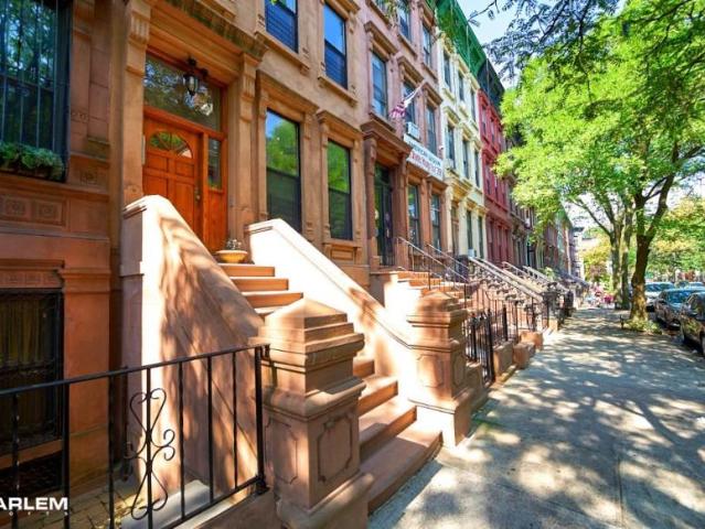 Townhouse for sale in Arverne, New York
