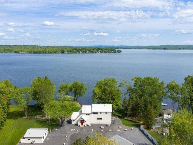 House for sale in Newport, Penobscot County