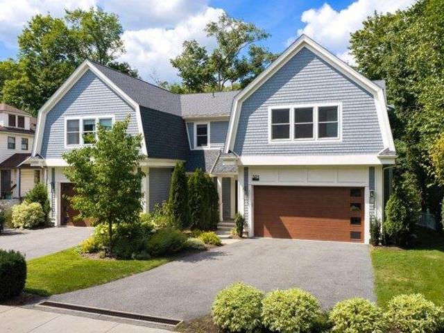 House for sale in Newton Highlands, Newton