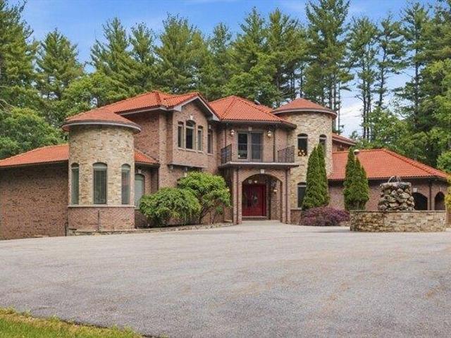 House for sale in North Reading, Massachusetts