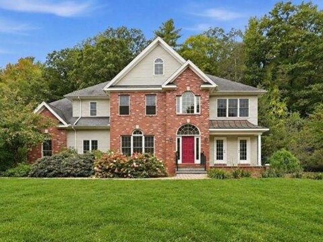 House for sale in West Hatfield, Hatfield