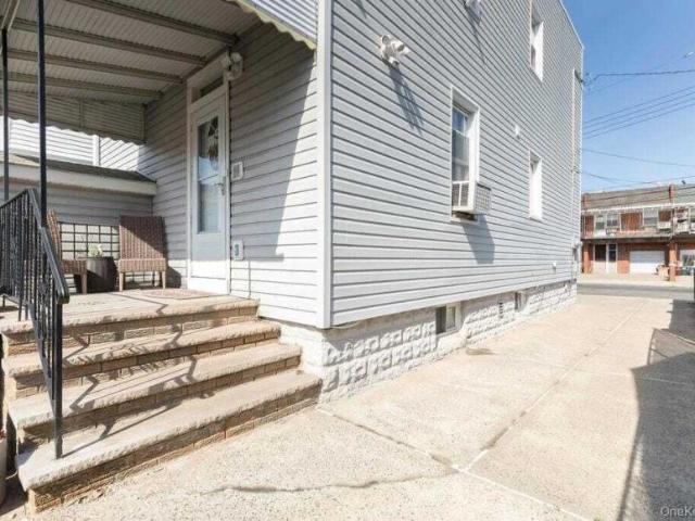 House for sale in Queens, Arverne