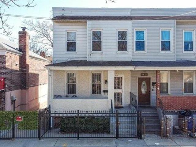 House for sale in Queens, Arverne