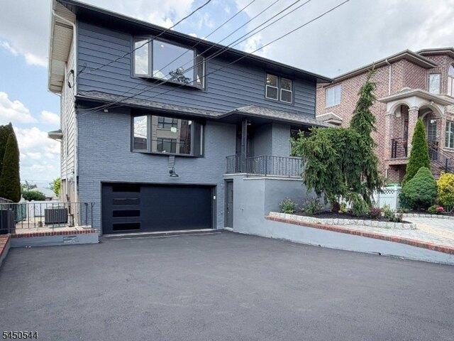 House for sale in Palisades Park, New Jersey