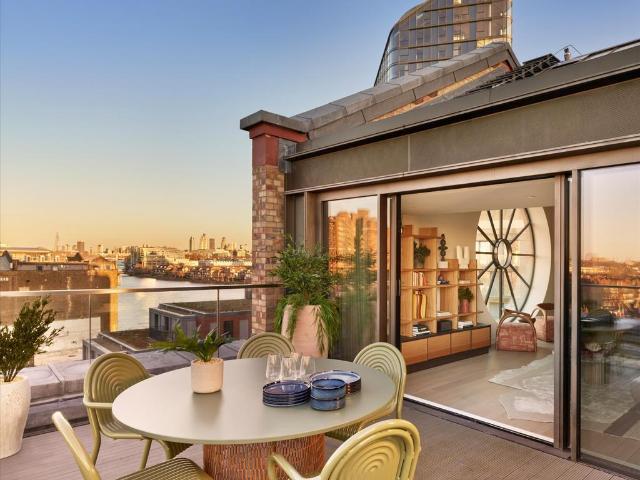 Flat for sale in Brompton, Greater London