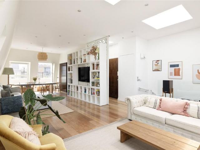 Flat for sale in South Kensington, Greater London