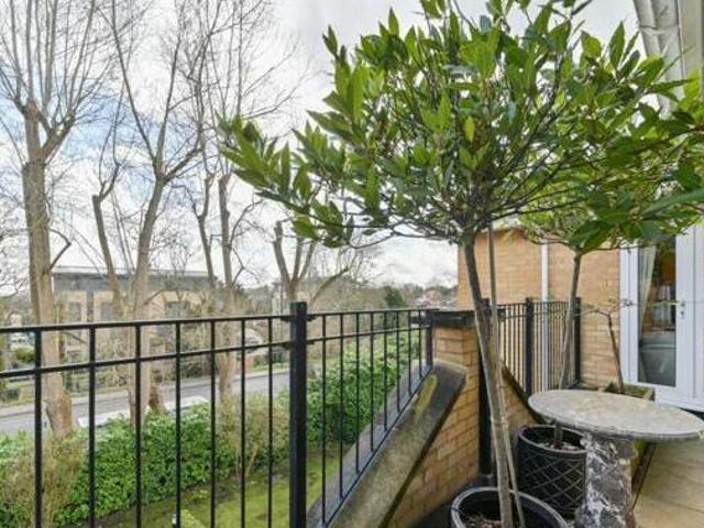 House for sale in Little Stanmore, Greater London
